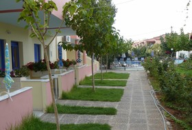 Leonidas Studios & Apartments
