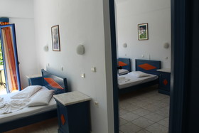 Leonidas Studios & Apartments