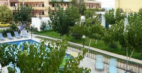 Leonidas Studios & Apartments