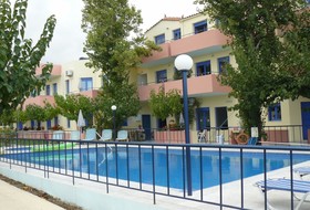 Leonidas Studios & Apartments