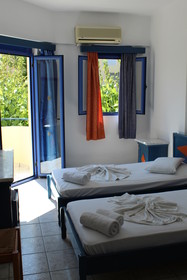 Leonidas Studios & Apartments