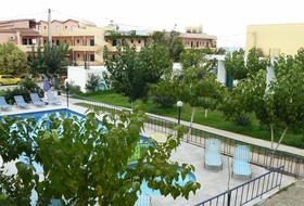 Leonidas Studios & Apartments