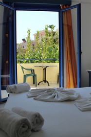 Leonidas Studios & Apartments