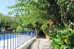 Leonidas Studios & Apartments