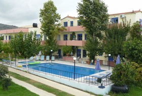 Leonidas Studios & Apartments