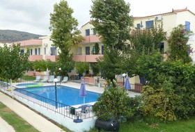 Leonidas Studios & Apartments