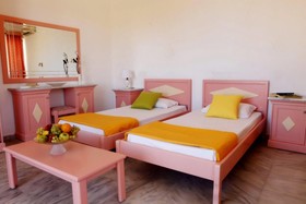 Manolis Family Hotel