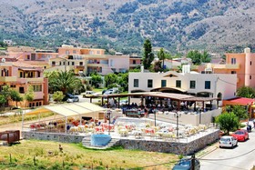 Manolis Family Hotel