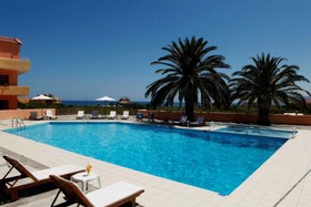 Manolis Family Hotel
