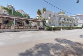 Tarra Hotel