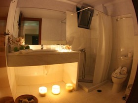 Golden Bay Hotel & Bungalows