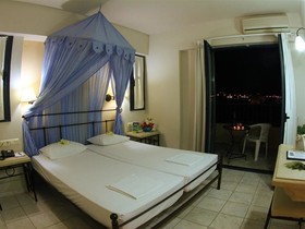 Golden Bay Hotel & Bungalows