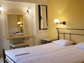 Golden Bay Hotel & Bungalows