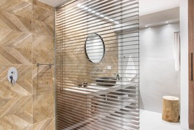 Pebble Luxury Suite by the Sea