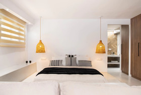 Pebble Luxury Suite by the Sea