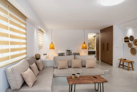 Pebble Luxury Suite by the Sea