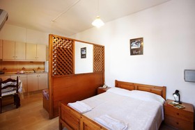 Albatross Studios and Apartments