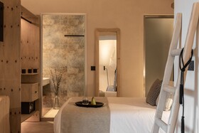Manili Boutique Suites & Villas