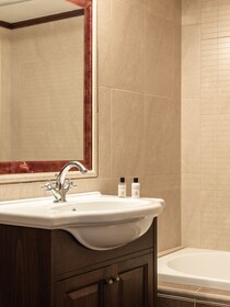 Manili Boutique Suites & Villas