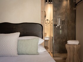 Manili Boutique Suites & Villas