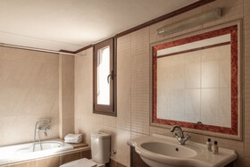 Manili Boutique Suites & Villas