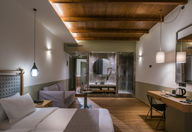 Petousis Hotel & Suites