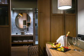 Petousis Hotel & Suites