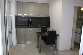 Aaron Studios Apartments