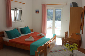 Aaron Studios Apartments