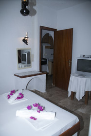Achlia Apartments & Villas