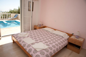 Achlia Apartments & Villas