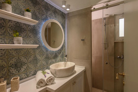 Tarsia Homes & Suites