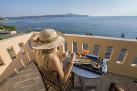 Porto Kalyves Hotel Seaside Apartments