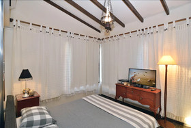 Anna's Sea House