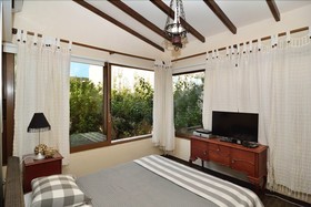 Anna's Sea House