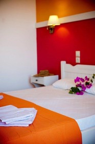 Nikolas Suites