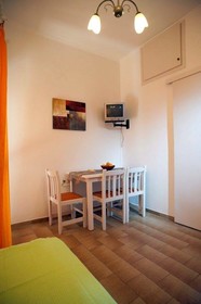 Nikolas Suites