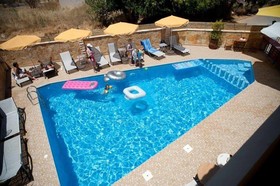 Nikolas Suites