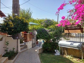 Nikolas Suites
