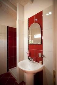 Nikolas Suites
