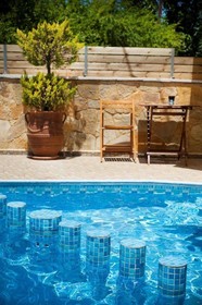 Nikolas Suites