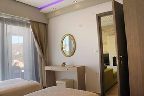 Alexandros Villa