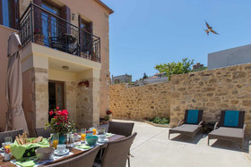 Villa Theta