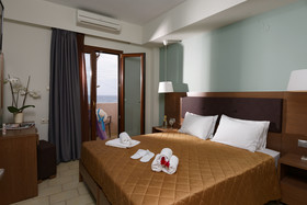 Dimitra Hotel & Apartments