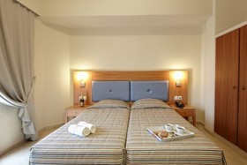 Dimitra Hotel & Apartments