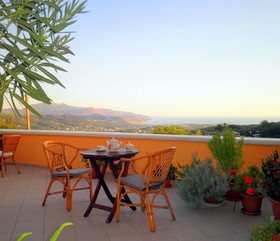 Lina's Sea View Old Traditional House