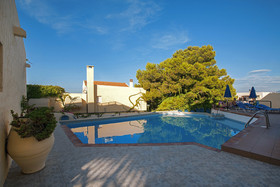 Sundance Apartments & Suites