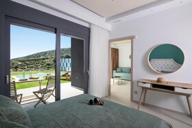 Deluxe Villa Polydoros
