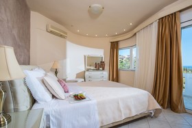 Wine Dark Sea Luxury Villa Artemis