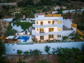 Wine Dark Sea Luxury Villa Artemis
